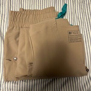 FIGS Boulder scrub set, jogger